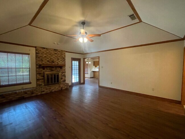 Building Photo - Must See! Welcoming Home In Greenacres Place!