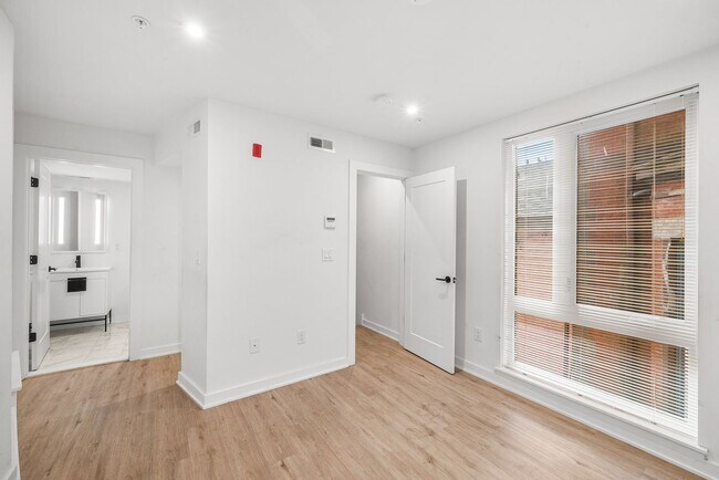 Building Photo - 933 N 29th St