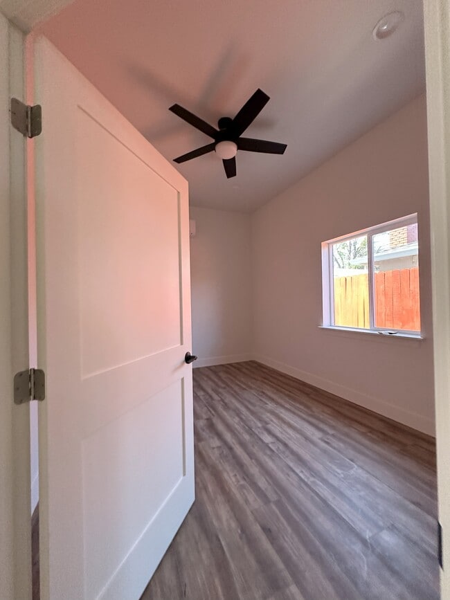 Building Photo - 10630 Campana Way