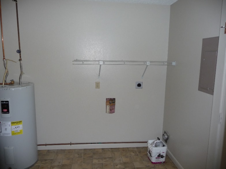 Building Photo - 1303 Mountain View St