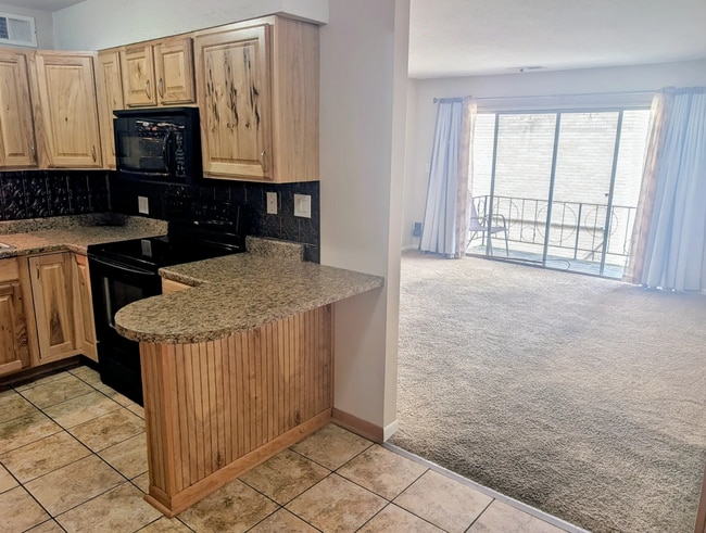 Building Photo - Spacious 1BR Condo – Pool Access & Utilities