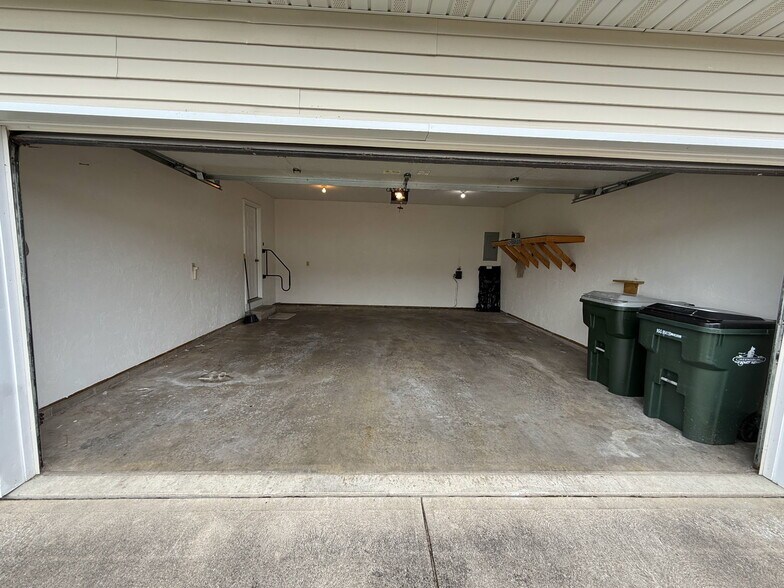 Building Photo - 801 W Gaston Dr