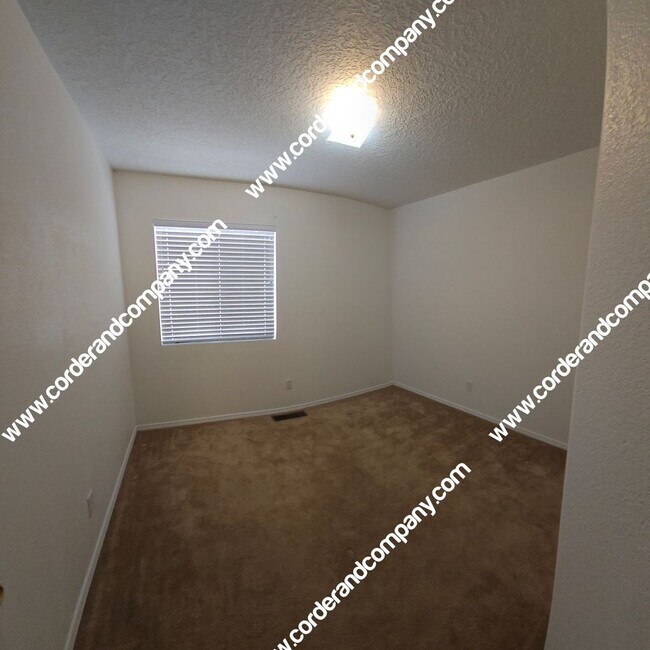 Building Photo - Wonderful 4 Bedroom, 3 Bathroom, 1 Car Gar...