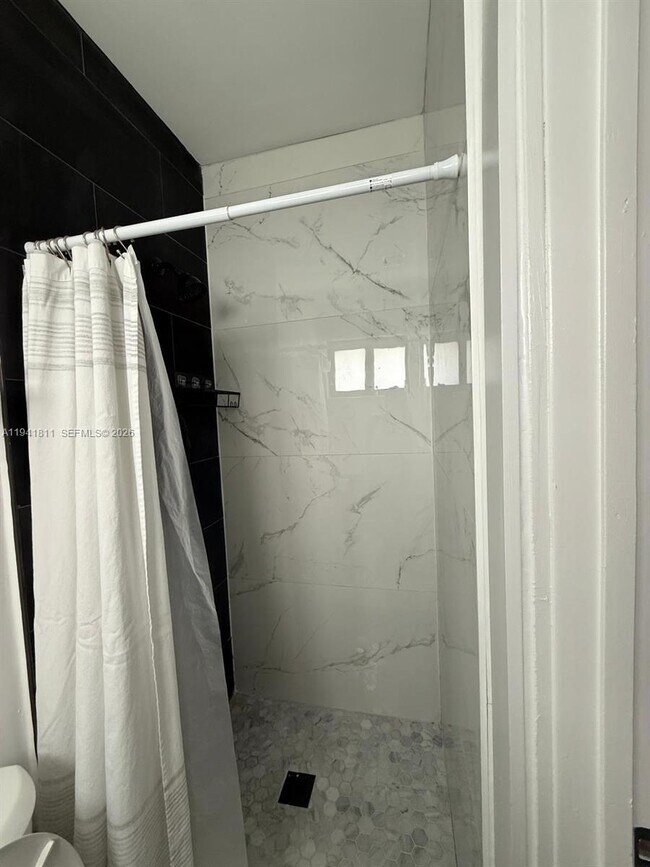 Building Photo - 125 NW 197th St