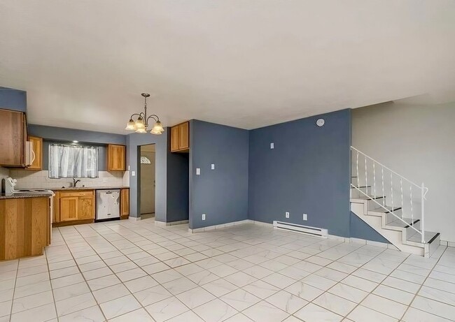 Building Photo - Two Bedroom 1.5 Bath Townhome