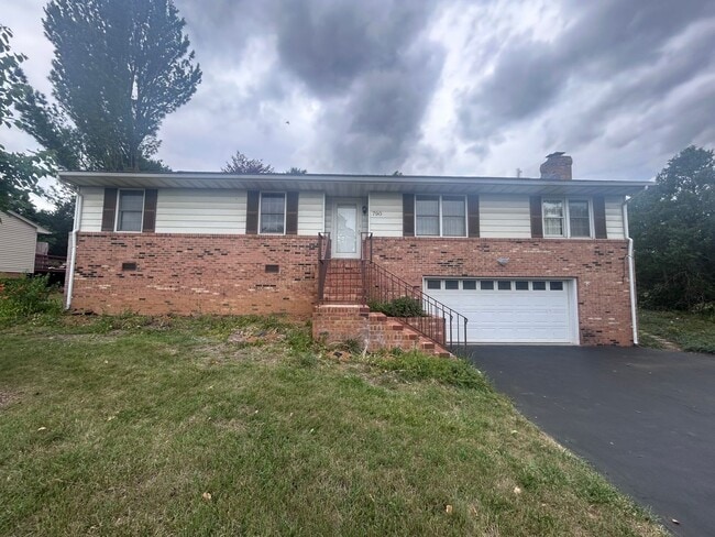 Building Photo - Spacious 3 Bedroom Home Close to JMU, EMU & Downtown Harrisonburg!