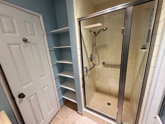 Building Photo - Mission Beach, 2 bedroom, 2 bathroom, with New Carpet, Parking, Laundry, Patio (807 Nantasket Ct....