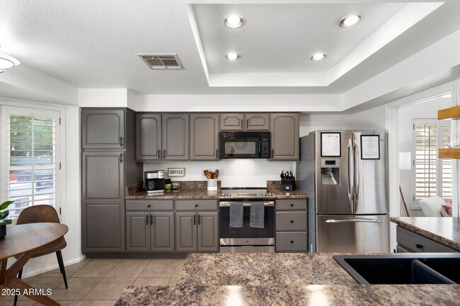 Building Photo - 2826 N Villas Ct