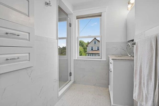 Building Photo - 25 Soundview Ave
