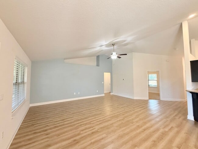 Building Photo - 4-Bedroom Craftsman Style Home - Winners Gait