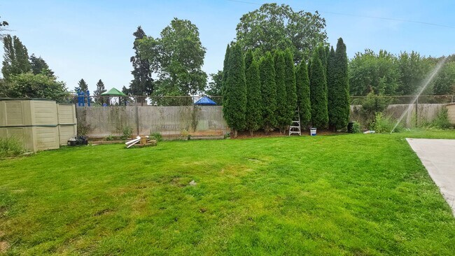 Building Photo - Rambler with Adult Family Home Certification – 3 Bed, 1 Bath + Additional Living Spaces