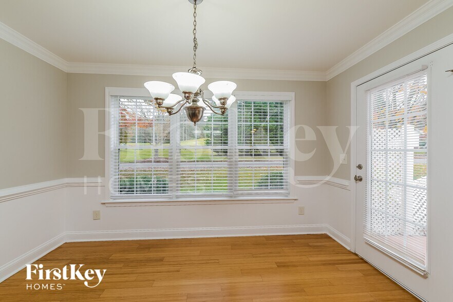 Building Photo - 5819 Willowdale Dr