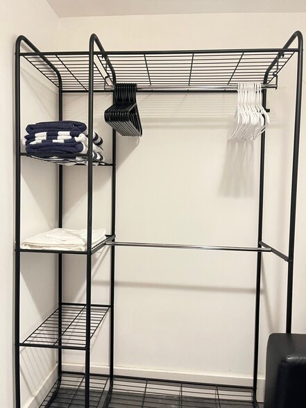 Walk-in closet - 6620 Indian Creek Dr