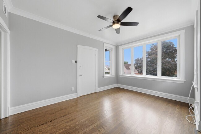 Building Photo - 5032 S Kolin Ave