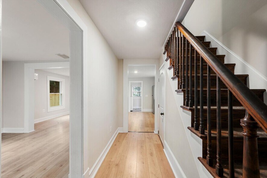 Building Photo - 553 Highland Ave