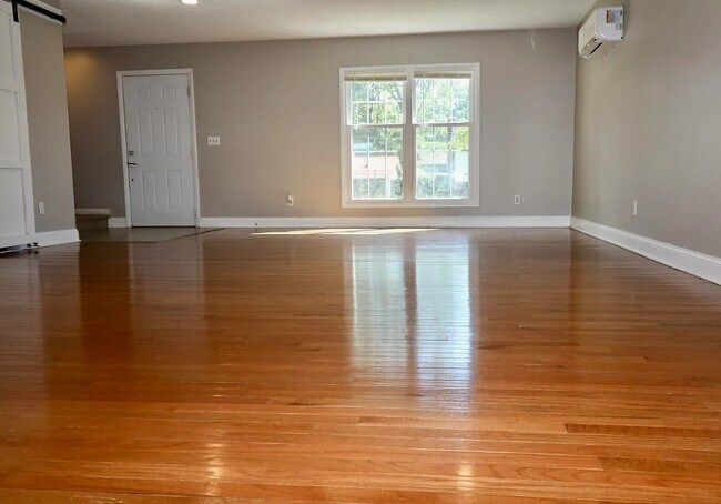 Building Photo - 124 Riverview Dr