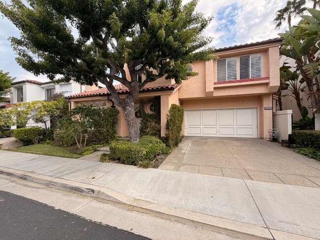 Building Photo - Beautiful 3 Bedroom, 2.5 Bathroom Newport ...