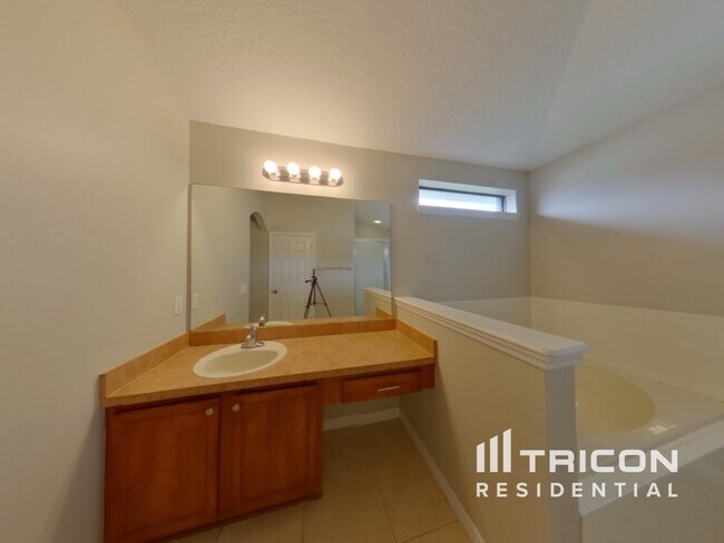 Building Photo - 1512 Clapton Dr