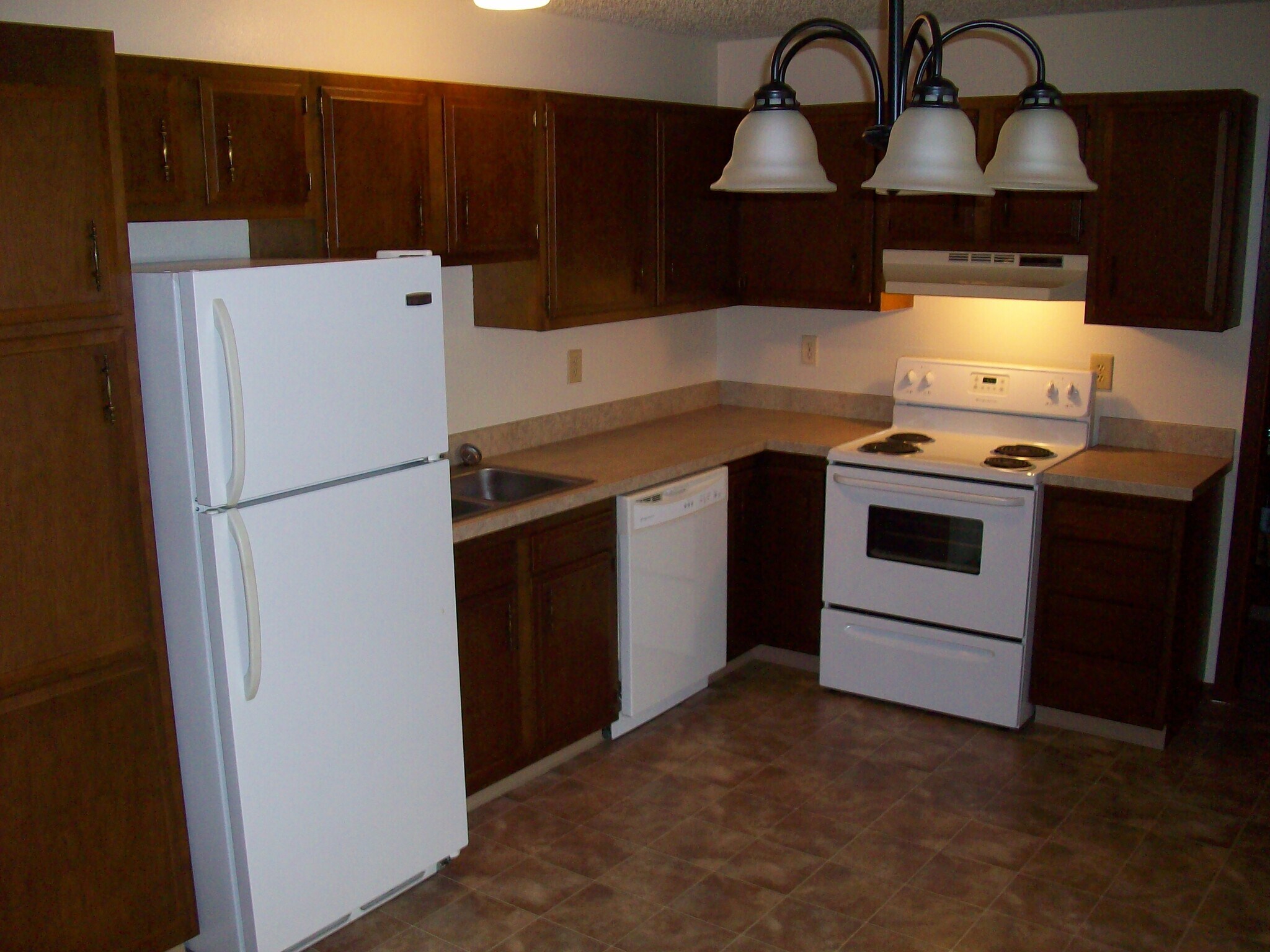 Building Photo - 2208 E Divide Ave