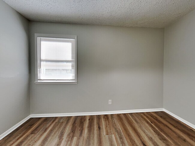 Building Photo - Updated 3-Bed Home with Granite Kitchen Near Shopping & Highways – Independence, MO