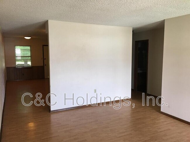 Building Photo - 210 N Ash Ave