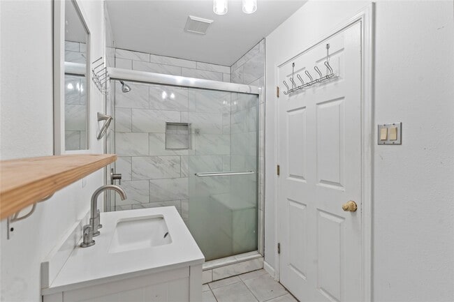 Building Photo - 10906 Keese Dr