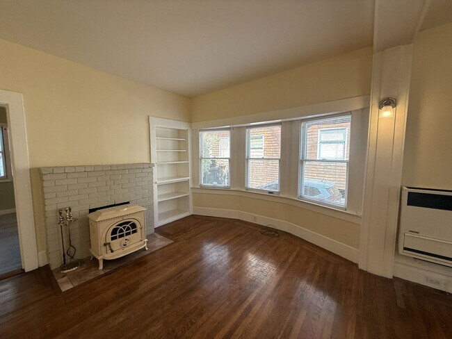 Building Photo - 5BR 1.5BA Berkeley Home | W/D, Dishwasher, Backyard + Storage Near Shattuck & Berkeley Bowl