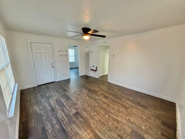 Building Photo - 2bed 1 bath Home Sweet Home