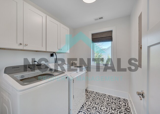 Building Photo - 1501 E Jones St