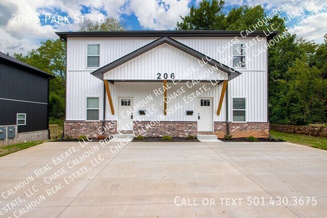 Building Photo - 206 S Park St