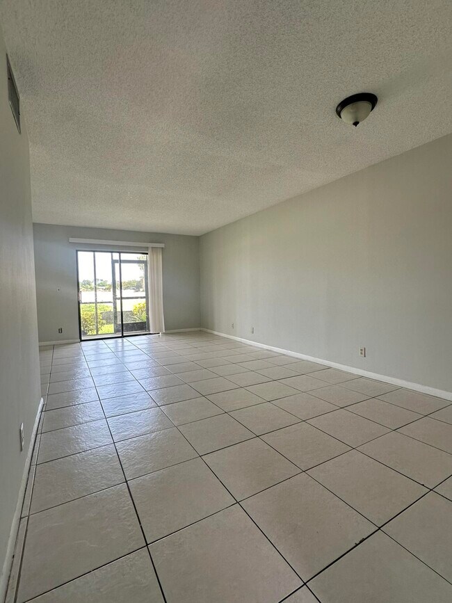 Building Photo - 7101 Golf Colony Ct