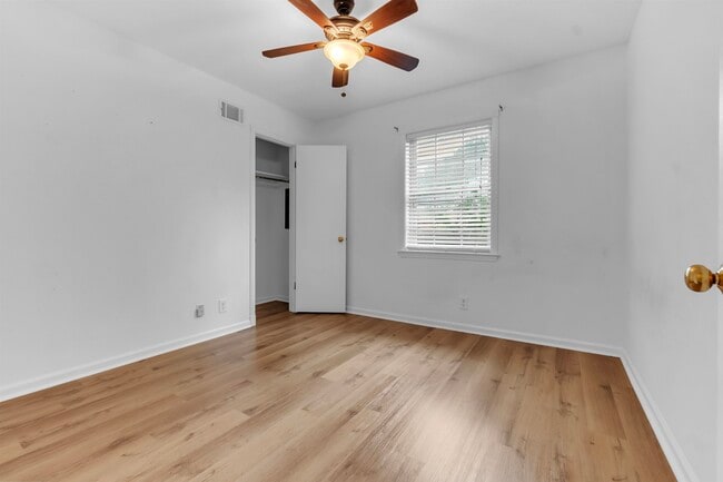 Building Photo - 5427 Shirlington Ave