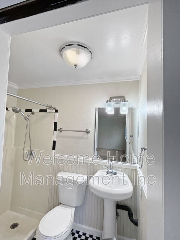 Building Photo - 2561 Olympic Blvd