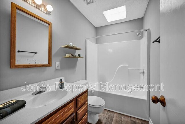 Building Photo - 2632 White Oak Ln