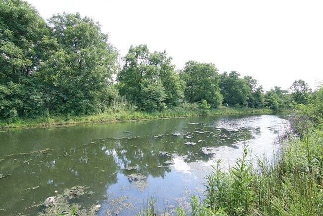 Building Photo - GREAT, 3 BEDROOM, 2.5 BATH HOME IN WARREN TOWNSHIP!