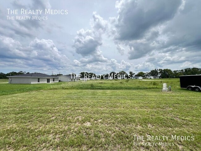 Building Photo - 52 Maple Dr