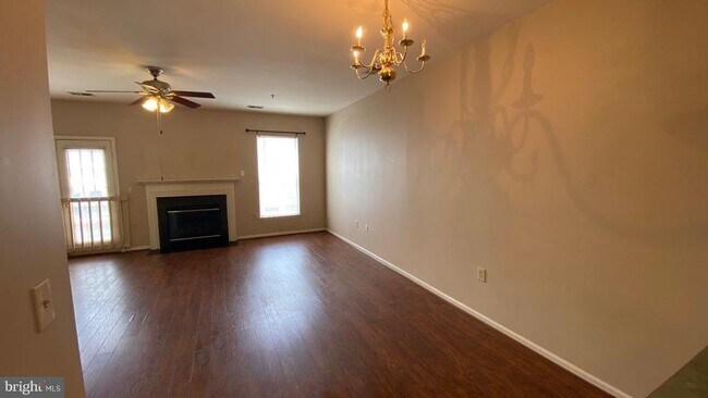 Building Photo - 2461 Medford Ct