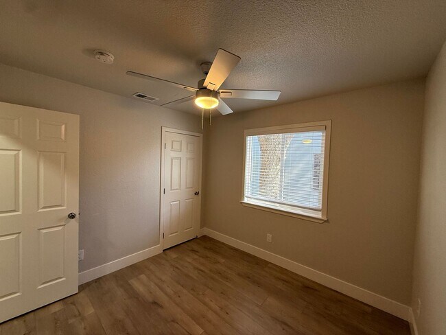 Building Photo - 3 Bed| 2 Bath | 1153 SF | Private Driveway | Single Story | Tenant pays $175 monthly for WS&G