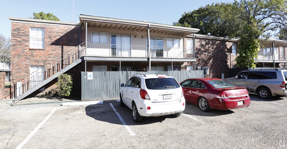 Building Photo - Oak Alley Apartments