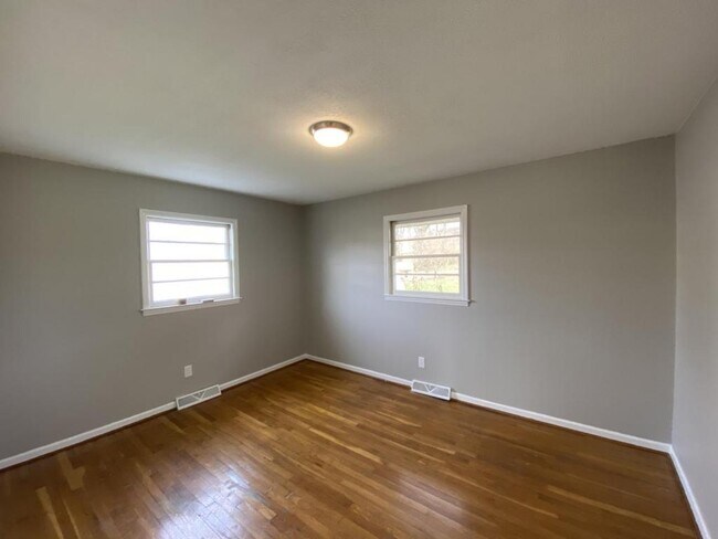Building Photo - 208 W. Linden