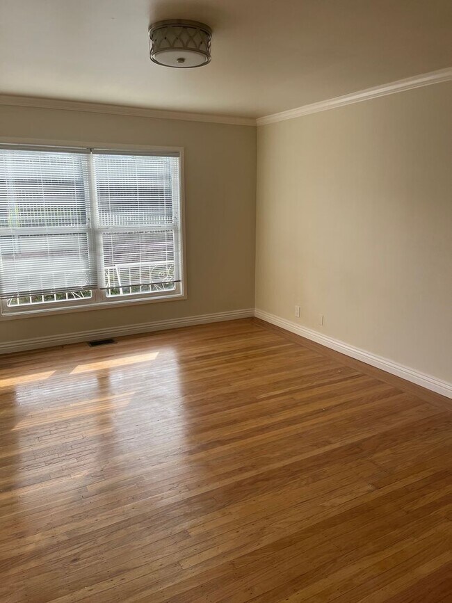 Building Photo - G4 | (M&amp;R) 412-414 &amp; 416 E Street