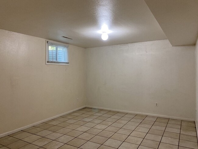 Building Photo - STUDENTS WELCOME! Ranch Home w/ Finished Basement, Fenced Yard and Two Kitchens