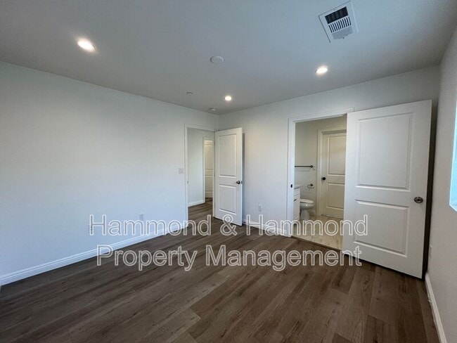 Building Photo - 12680 Bradley Ave