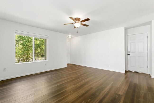 Building Photo - 3-bed + office, 2-bath home, minutes to Denver and close to outdoor recreation areas