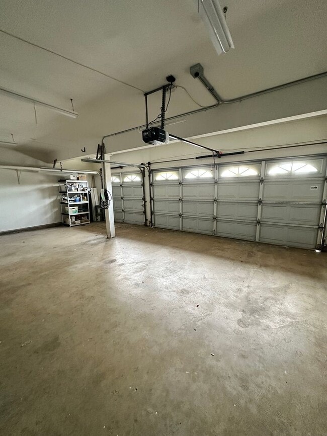 Building Photo - Spacious Living with Room to Grow