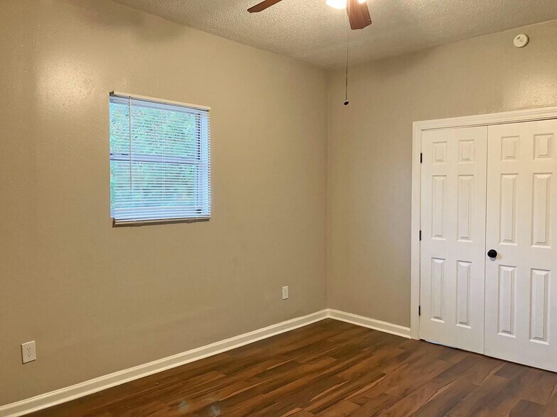 Building Photo - 2562 N Galvez St