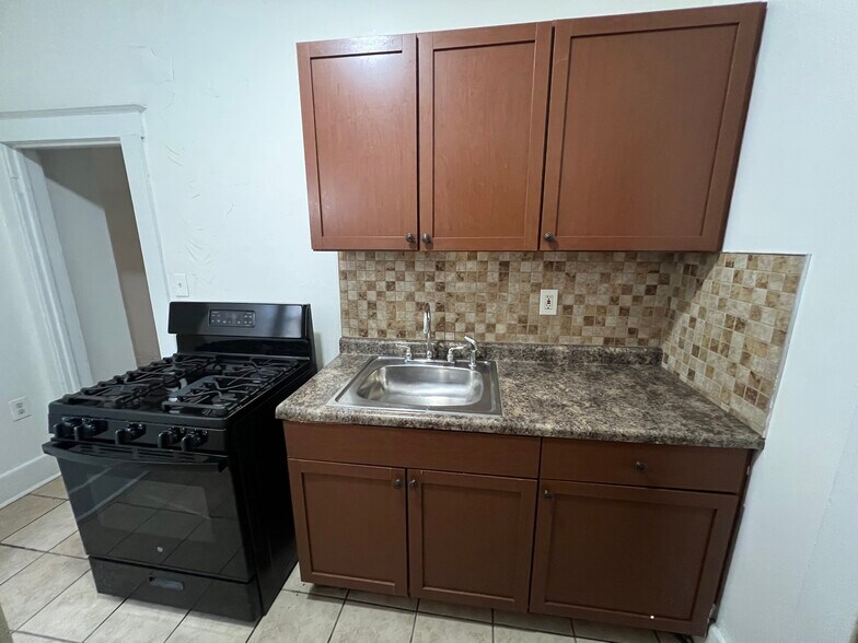 Building Photo - 1945 W Bethune St