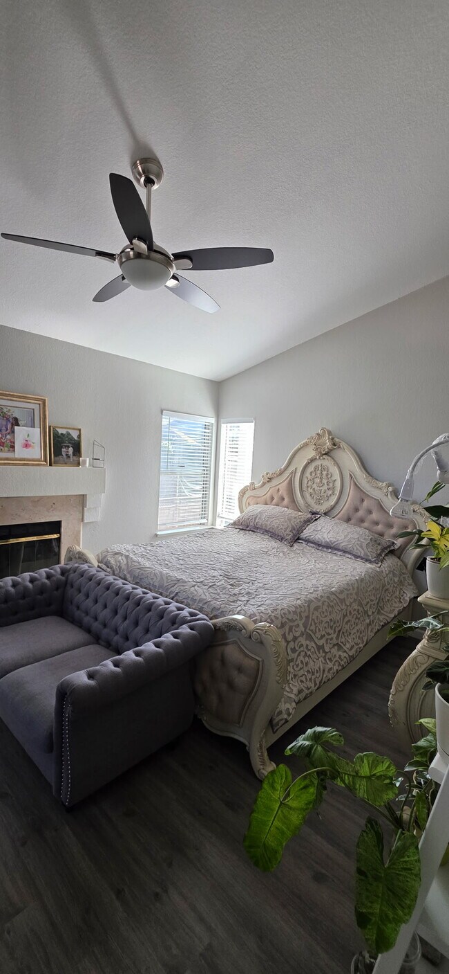 Building Photo - 430 Guinevere Ct