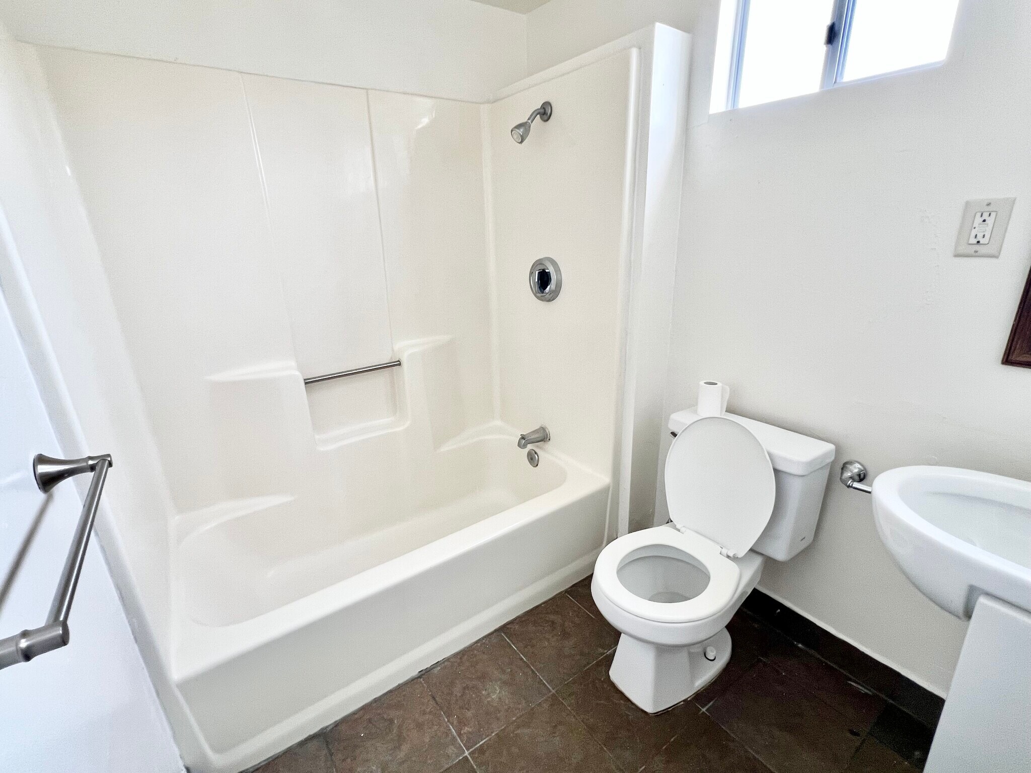 Building Photo - 451 27th St