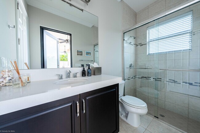 Building Photo - 9368 Eden Roc Ct